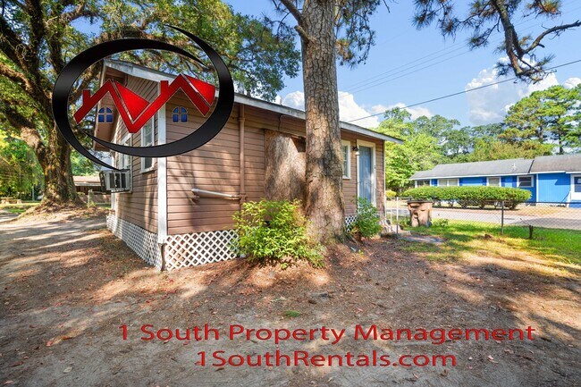 Building Photo - 660 Summerville St