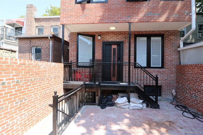 Building Photo - 6656 Saunders St