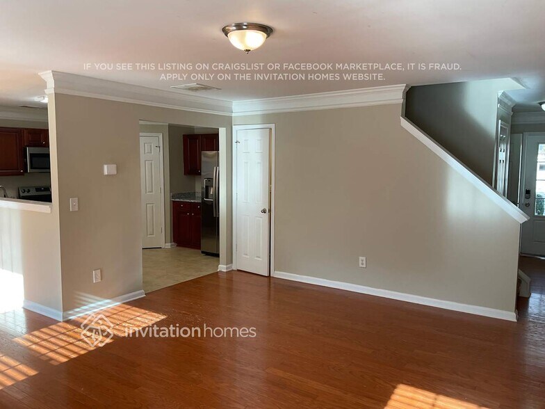 Building Photo - 2440 Sheldon Pl