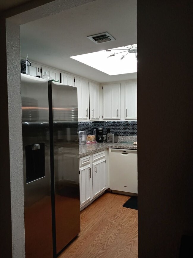 Building Photo - PRICE LOWERED!! VERY CLOSE TO INTEL!