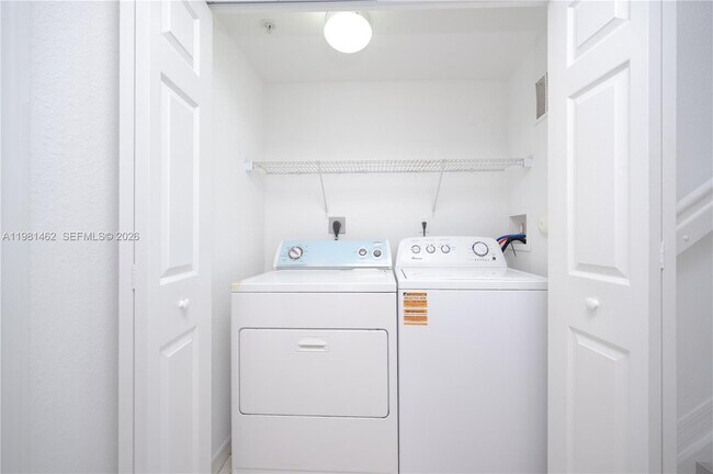 Building Photo - 10885 NW 89th Terrace