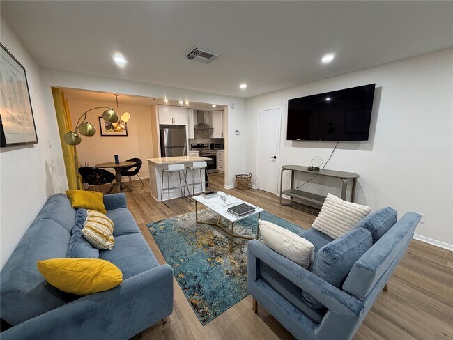 Building Photo - 2012 Brun St