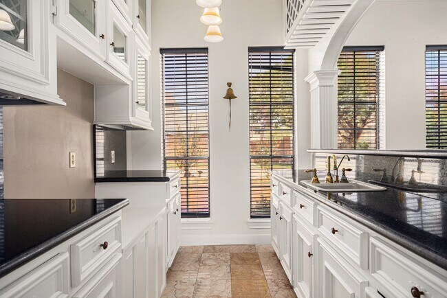 Building Photo - 7415 Naremore Dr