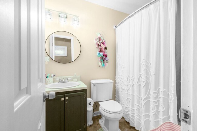 Building Photo - 3 Bed 2 Bath for Rent in Virginia Beach