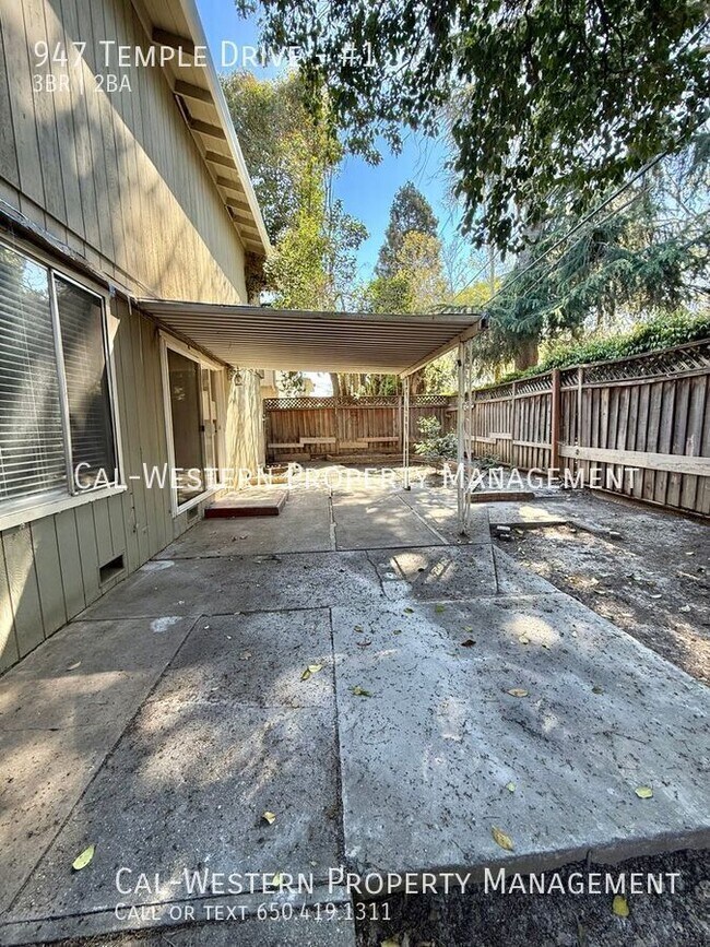 Building Photo - 947 Temple Dr