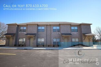 Building Photo - First month move in special $900!! Luxury ...