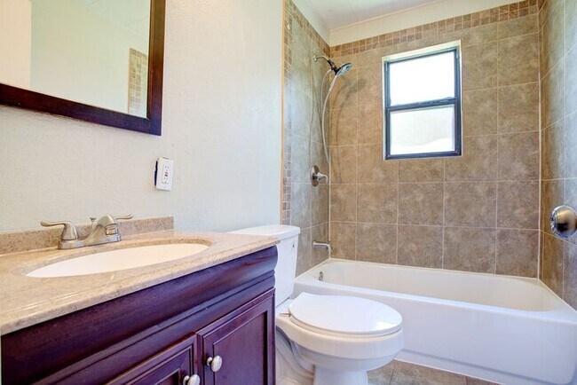 Building Photo - 3 Bedroom Arlington Park Home for Lease
