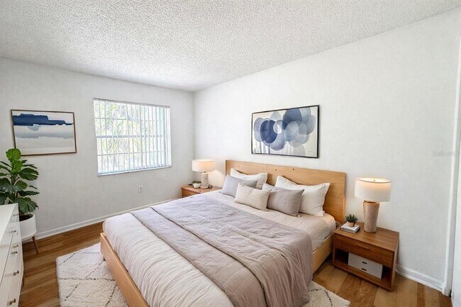 Building Photo - 2505 N Alafaya Trail