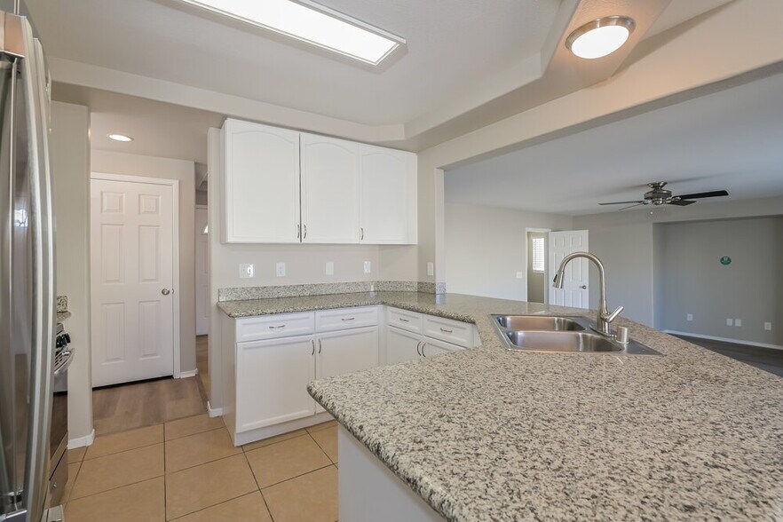 Building Photo - 8336 Feather Duster Ct