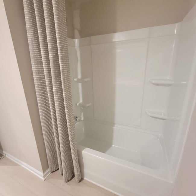 Building Photo - End Unit; 3Br/2.5BA Townhouse