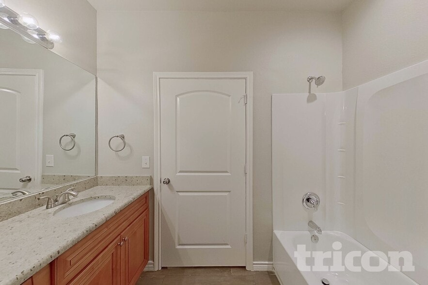 Building Photo - 4825 Freeport Dr