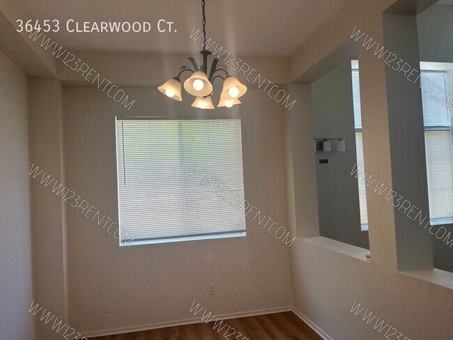 Building Photo - 36453 Clearwood Ct