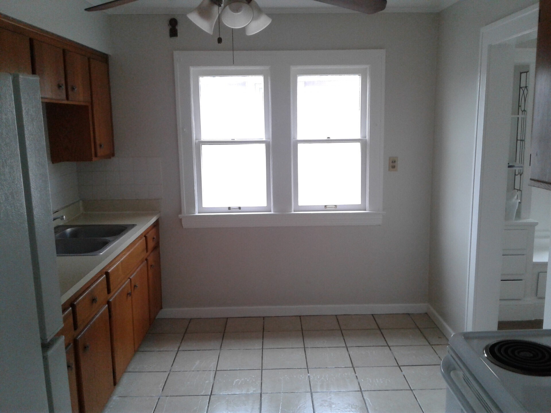 Building Photo - 1673 Victoria Ave