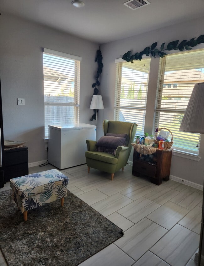 Building Photo - 8615 Oakdale Blf Ct