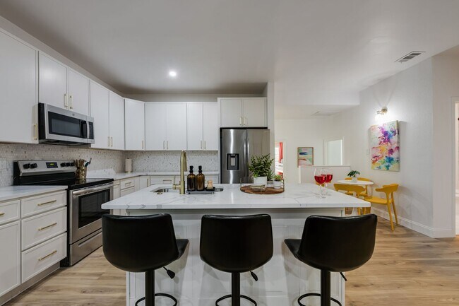 Building Photo - 5624 Eastside Ave