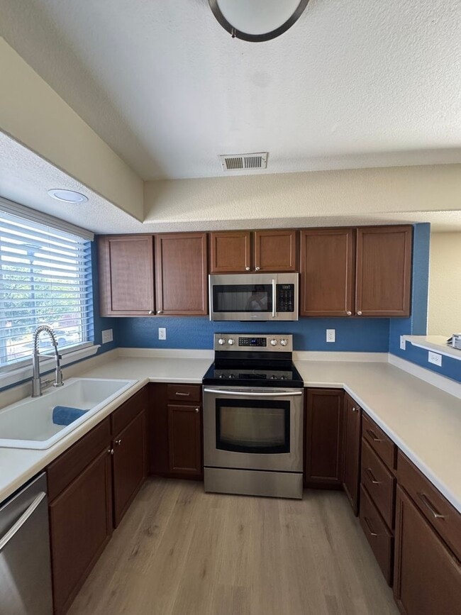Building Photo - Charming 2BR Townhome in Brighton