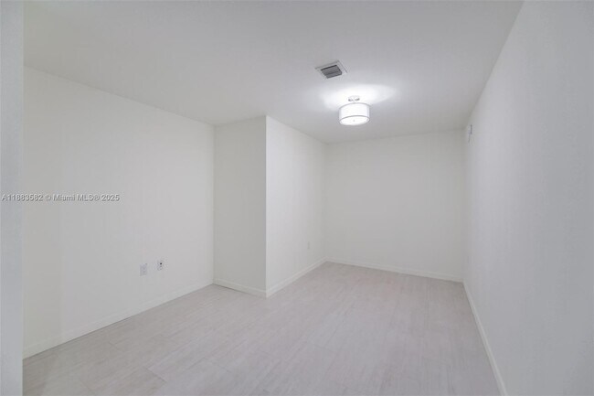 Building Photo - 1000 Brickell Plaza