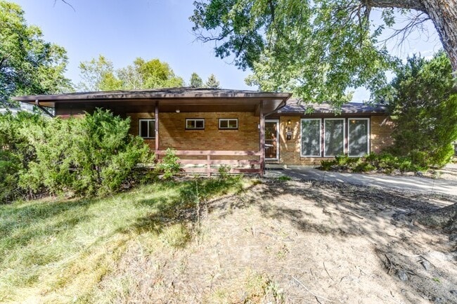 Building Photo - Pre-Lease August 2026; Large 5 Bedroom 3 B...