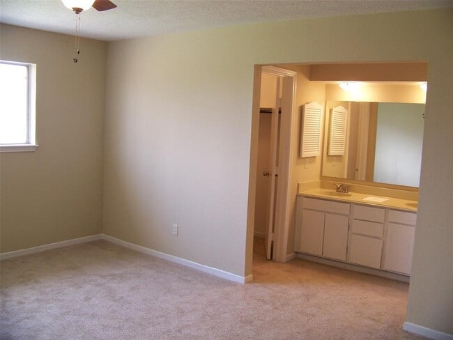 Building Photo - 4742 Tain Dr