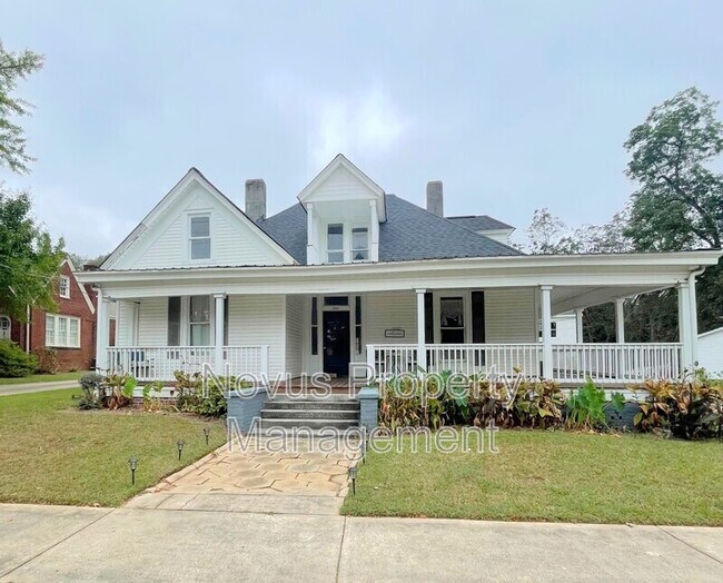 Primary Photo - 302 Cedar St