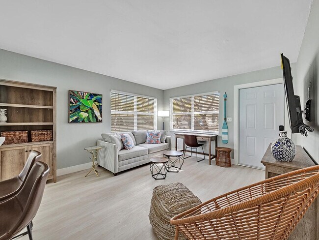 Building Photo - 318-320-320 Walnut St