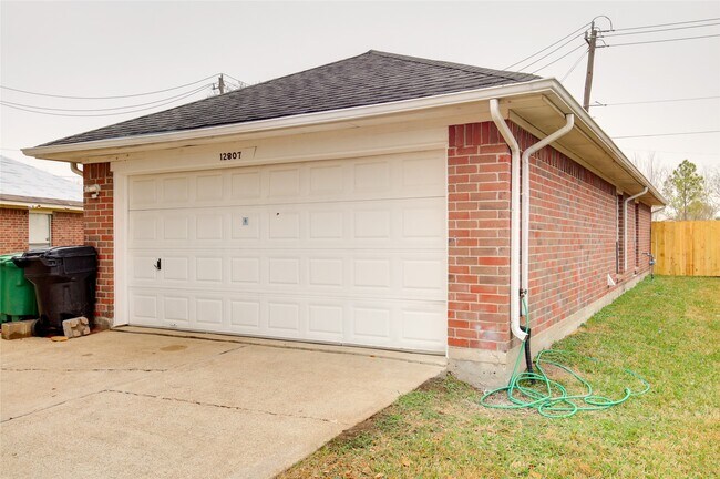 Building Photo - 12807 Ambrose St