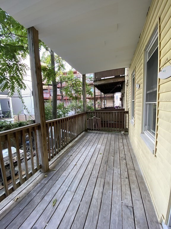 Building Photo - 205 Chelsea St