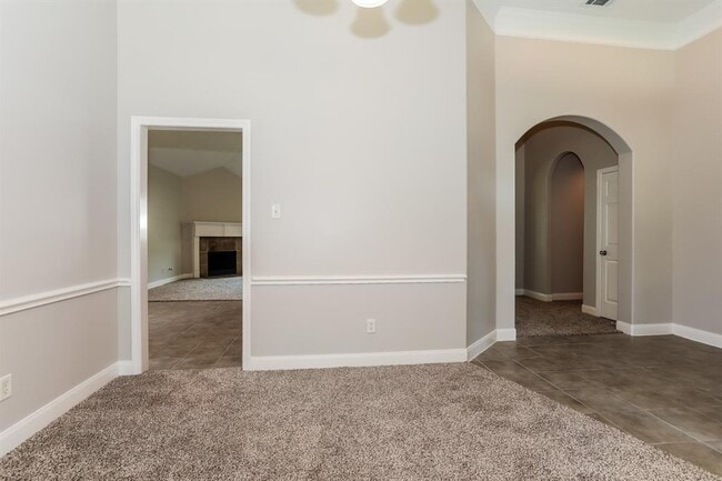 Building Photo - 13626 Summer Hill Dr