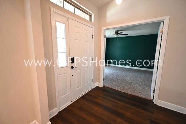 Building Photo - Home in South Crestview!