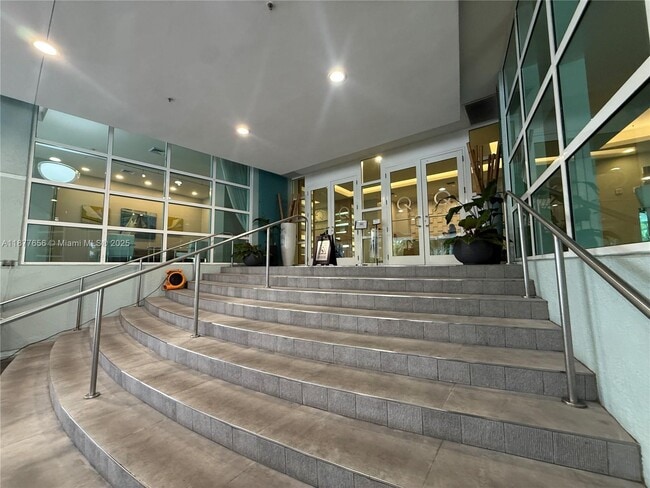 Building Photo - 1900 N Bayshore Dr