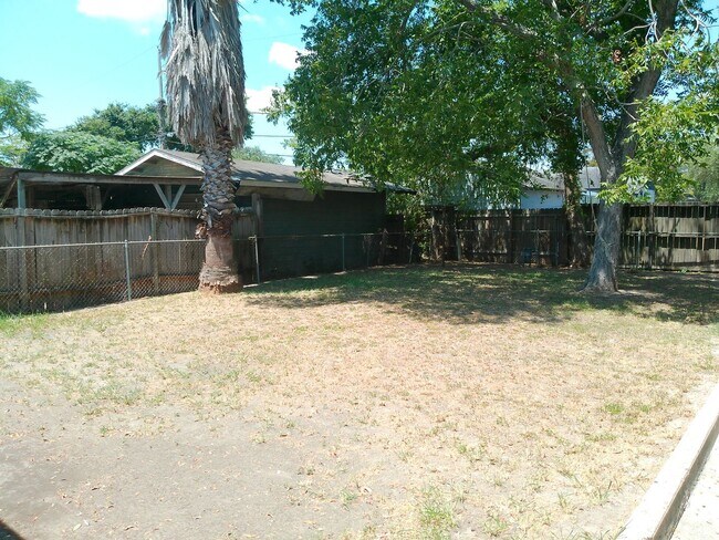 Building Photo - 749 Westchester Dr