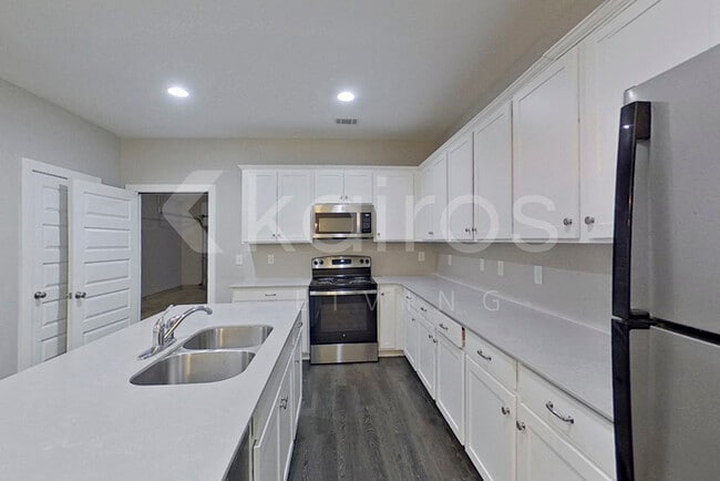 Building Photo - 11401 Crimson Ridge Rd