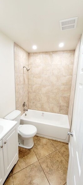 Building Photo - 1028 W F St