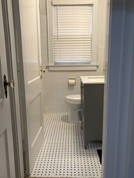 Building Photo - 3108 Indianola Ave