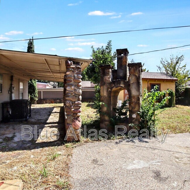 Building Photo - 7838 Maxwell Ave