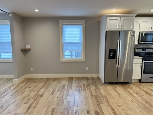 Building Photo - 39 Snow St