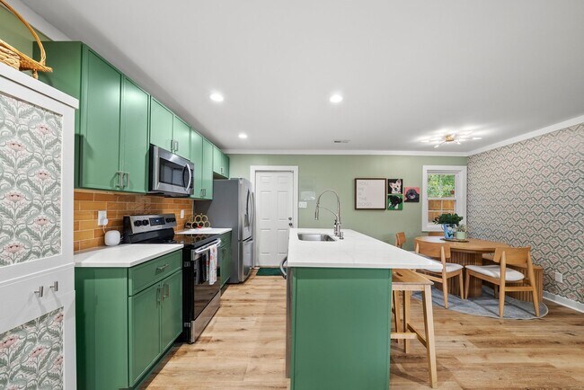 Building Photo - Durham's Best Ranch!