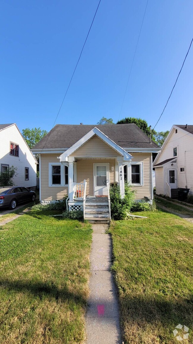 Building Photo - 1807 Olds Ave