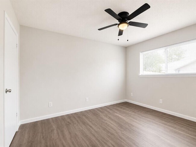 Building Photo - 412 Craddock Ave