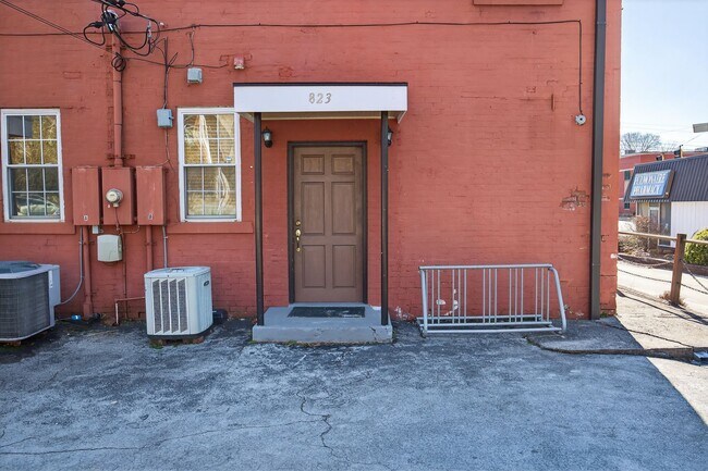 Building Photo - 823 McCallie Ave
