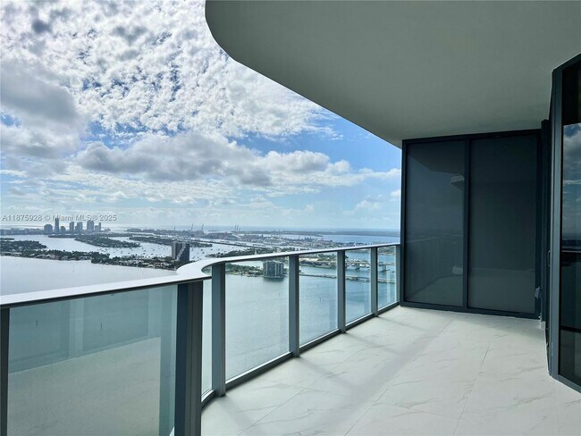 Building Photo - 700 NE 24th St