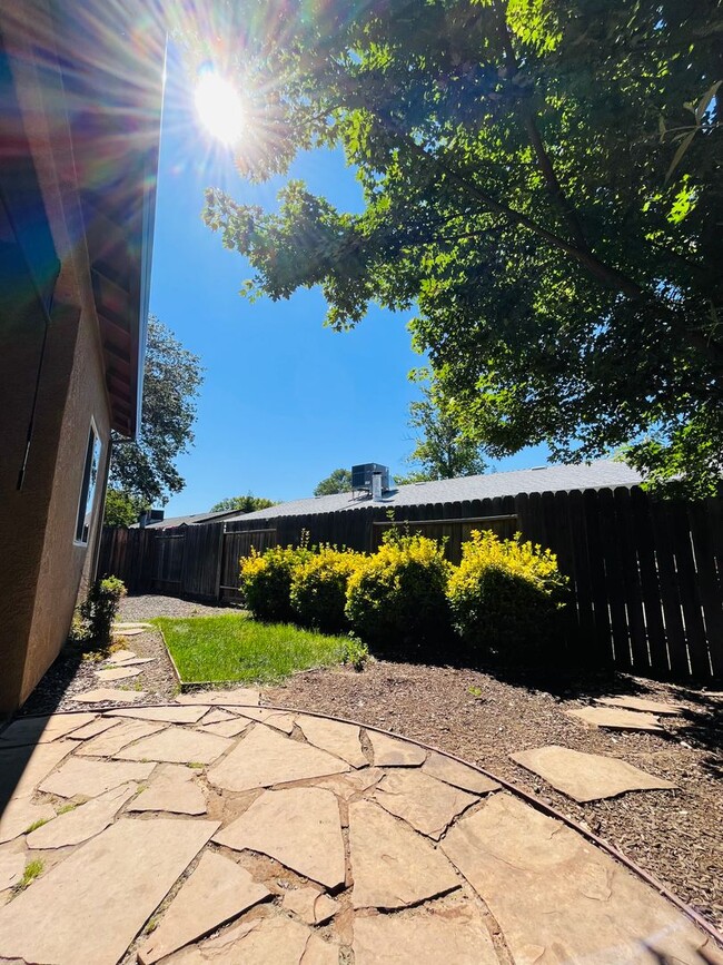 Building Photo - Available Soon! Beautiful House on a Cul-De-Sac