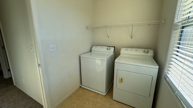 Building Photo - 3 bed, 2.5 bath, 1,746 sq ft home in southwest Las Vegas