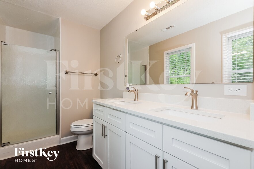 Building Photo - 4914 Chestnut Lake Dr