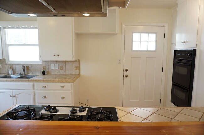 Building Photo - 3153 Orange Ave