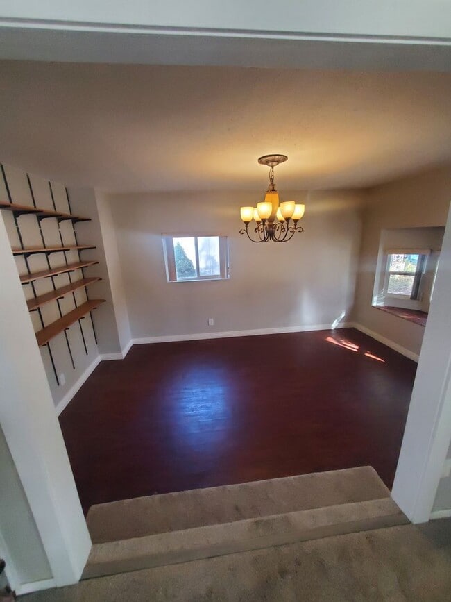 Building Photo - Spacious Ranch Style 4 BR Available in Aug...