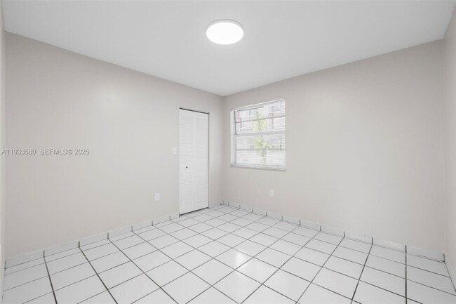 Building Photo - 85 W 24th St