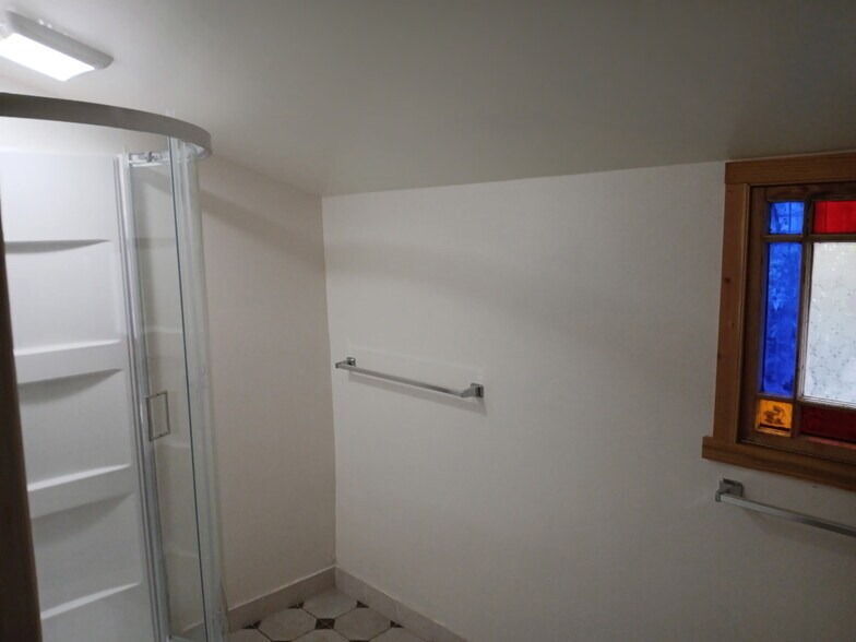 Building Photo - 205 S Lyles Ave