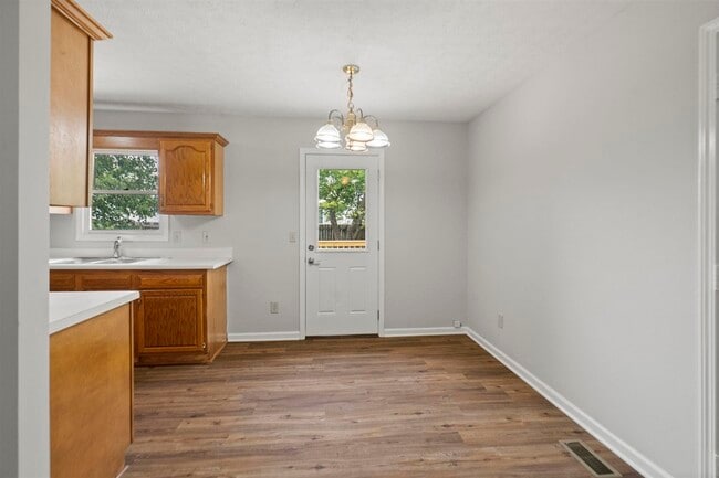 Building Photo - 1204 Derek Dr