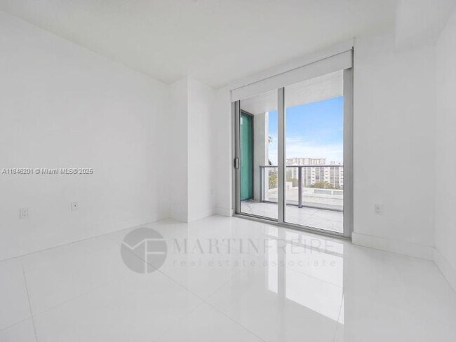 Building Photo - 300 Sunny Isles Blvd